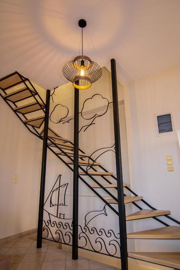 The Island House - Family Size Apt - Overlooking The Aegean - 3 Steps From The Beach Mochlos Exterior photo