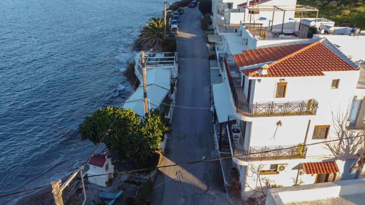 The Island House - Family Size Apt - Overlooking The Aegean - 3 Steps From The Beach Mochlos Exterior photo